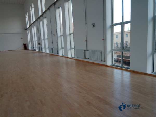 學(xué)校運(yùn)動(dòng)場木地板施工方案1