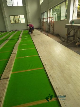 學(xué)?；@球館木地板哪個(gè)好3